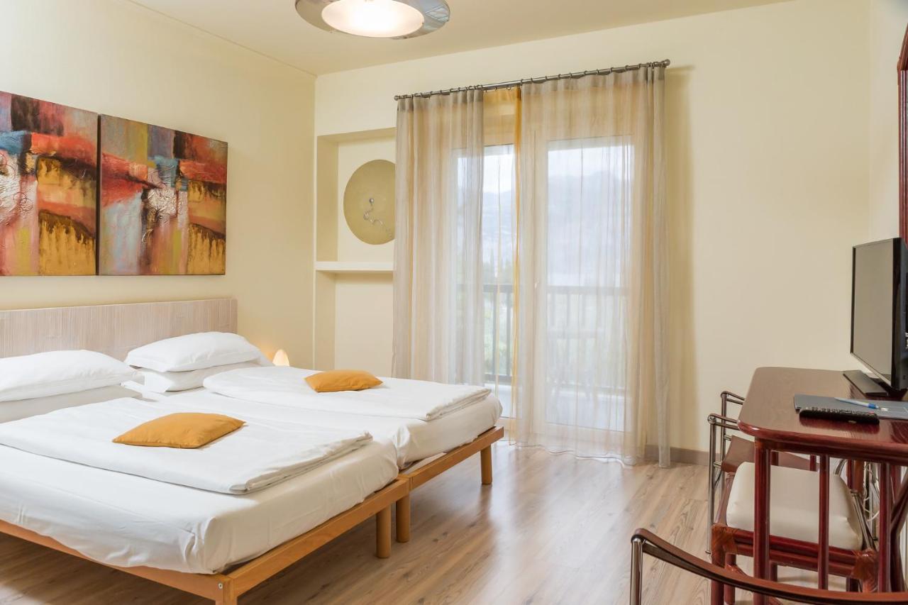 Club Hotel Olivi - Tennis Center Мальчезине Экстерьер фото