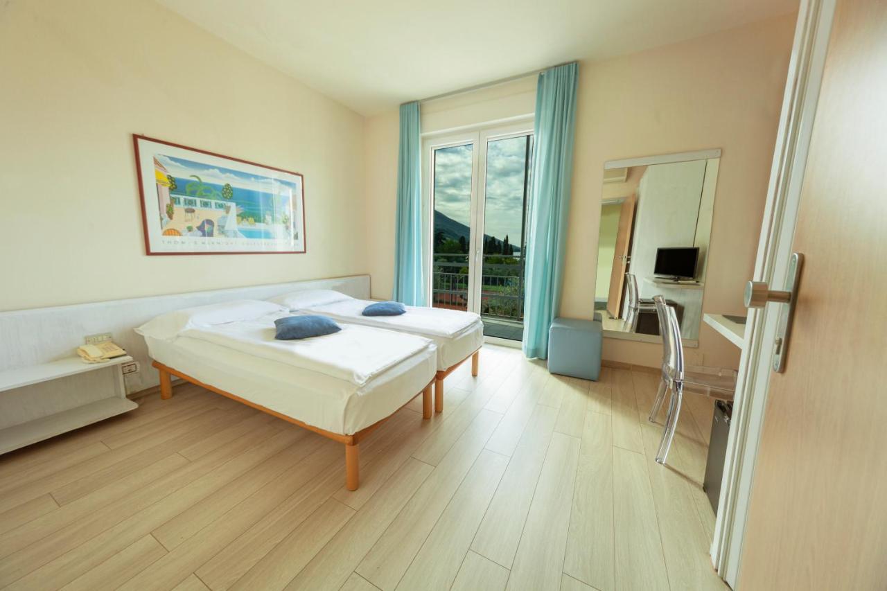 Club Hotel Olivi - Tennis Center Мальчезине Экстерьер фото
