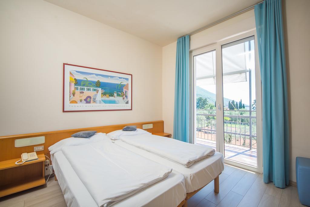 Club Hotel Olivi - Tennis Center Мальчезине Экстерьер фото